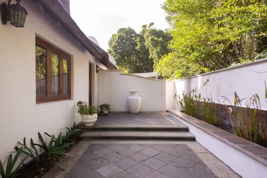 Mawethu Peaceful Garden With Covered Pool And Braai Area 开普敦 外观 照片